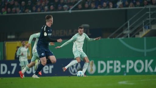 Marvin Ducksch führt im Spiel gegen Paderborn den Ball.