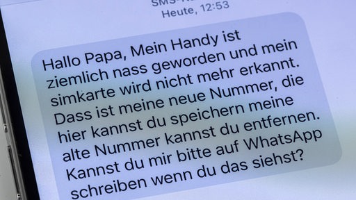 Fake-Nachricht auf dem Smartphone: Hallo Papa, dies ist meine neue Handynummer.